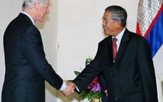 Cựu Tổng thống Bill Clinton thăm Campuchia